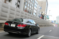 「日本の道を知り尽くしたクルマ」とトヨタが太鼓判を押す、新型「クラウン」。乗り心地はもちろん、交通事情・駐車事情に鑑み、“1800mmを超えない全幅”にこだわった。