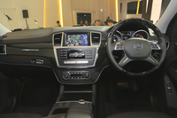 ディーゼルエンジンの搭載に加え、右ハンドルとなることもトピック。
    