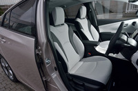 シートを含むインテリアカラーは、クールグレー（写真）とブラックの2色が用意される。