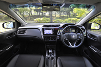 「ホンダ・グレイスHYBRID EX」のインテリア。