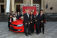 こちらは3年前のCOTY2010-2011の様子。「フォルクスワーゲン・ポロ」は史上まれに見る接戦の末「ホンダCR-Z」に敗れ、イヤーカーを逃している。
    