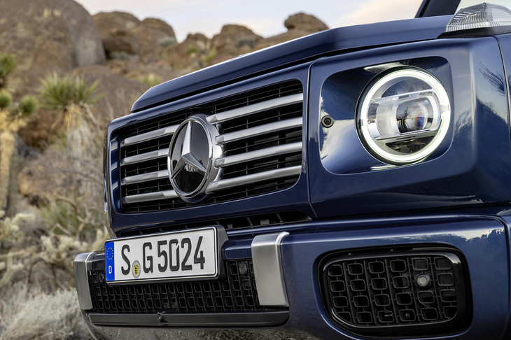 これは最新の「G500」。バンパー下部の形状が新しくなったほか、グリル内のバーがより立体的な形状になった。