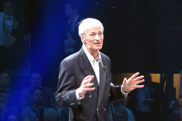 開会式において、モントリオール市のヴァレリー・プランテ市長とともにあいさつに立った、ミシュランのジャンドミニク・スナールCEO。