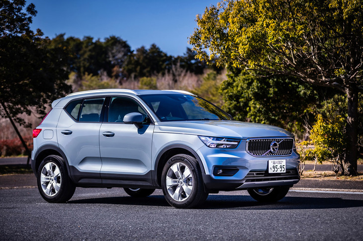 ボルボXC40 B3モメンタム