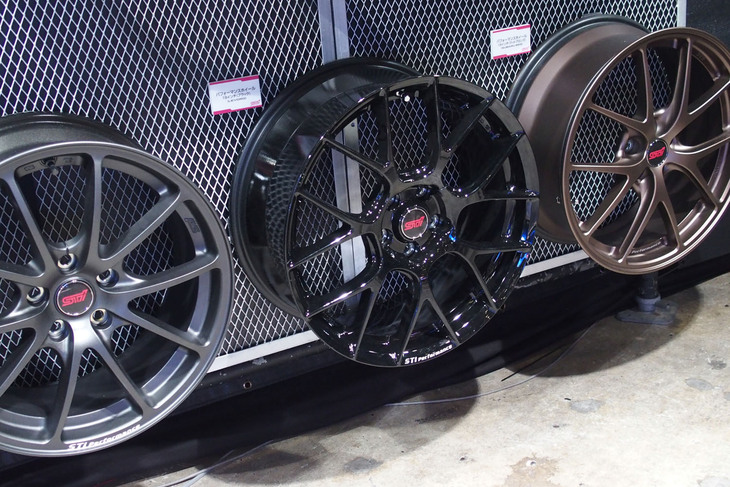 スバルブースの展示物。