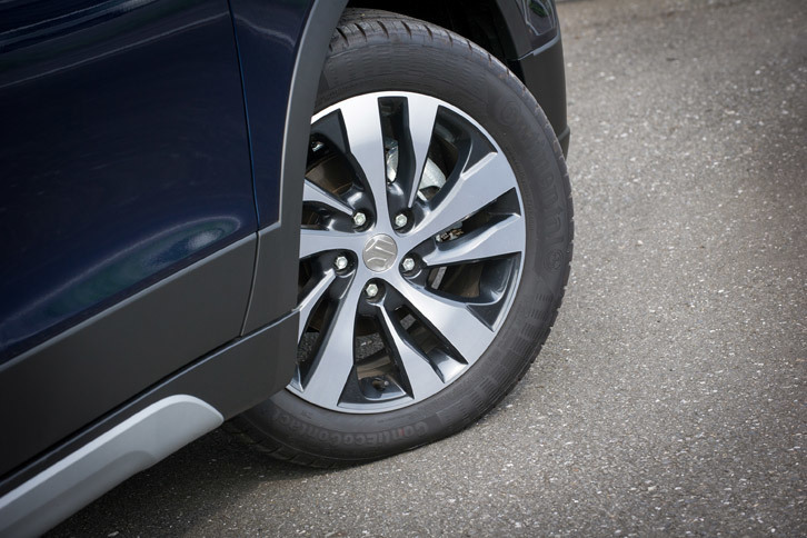 文中のPCD（Pitch Circle Diameter）とは、ハブボルトの中心を結んでできる円の直径のことを指し、ホイールハブの大きさを示す指標となっている。