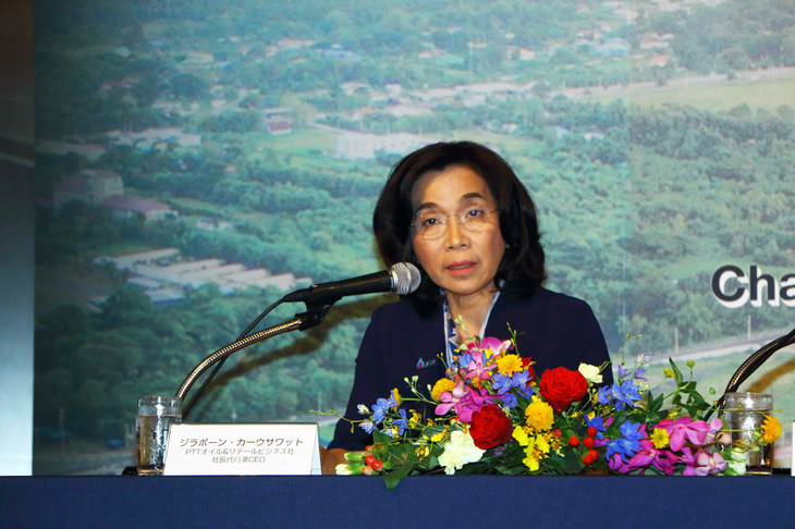 タイランドGPのメインスポンサーであるPTTオイル＆リテールビジネス社のジラポーン・カーウサワット社長代行兼CEO。同社は、石油をはじめとしたエネルギー事業を手がけるタイの巨大企業である。