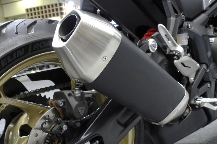 トライアンフ・トライデント800