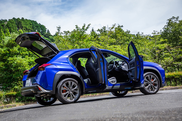 「UX200“Fスポーツ”」のボディーサイズは全長×全幅×全高＝4495×1840×1540mm、ホイールベース＝2640mmで、車重は1500kgと発表されている。