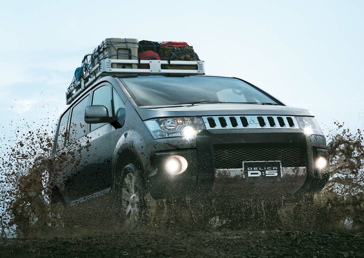 2019年にビッグマイナーチェンジを受ける前の「デリカD：5」。「デリカミニ」はこちらをベースにコミカルにアレンジしている。