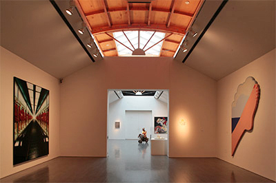 ハラミユージアムアークの現代美術ギャラリー。