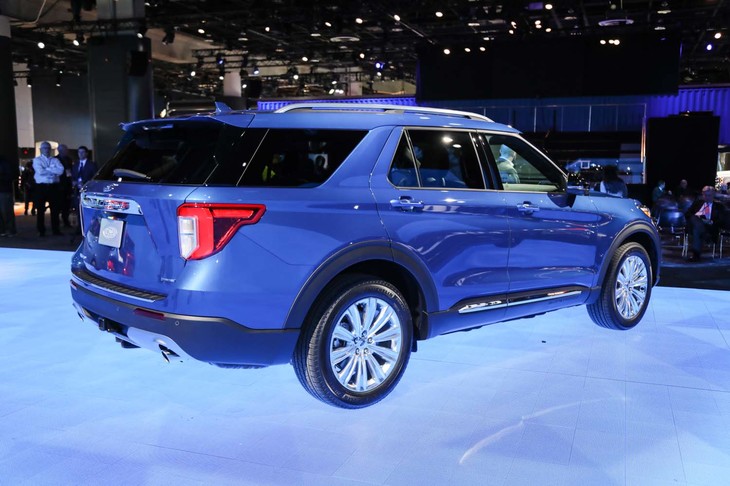 現行モデルのエクステリアデザインイメージを残しながら、新開発のFRベースとなるシャシーを採用する「エクスプローラー」の2020年モデル。