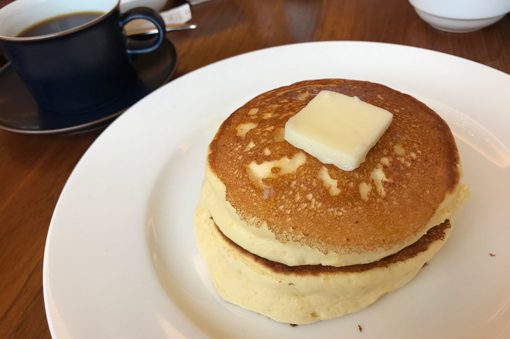 天美卵を使った「大江ノ郷パンケーキ」（702円）。口の中でとろけるようなふわふわ食感が特徴。2枚でもペロリと平らげてしまった。