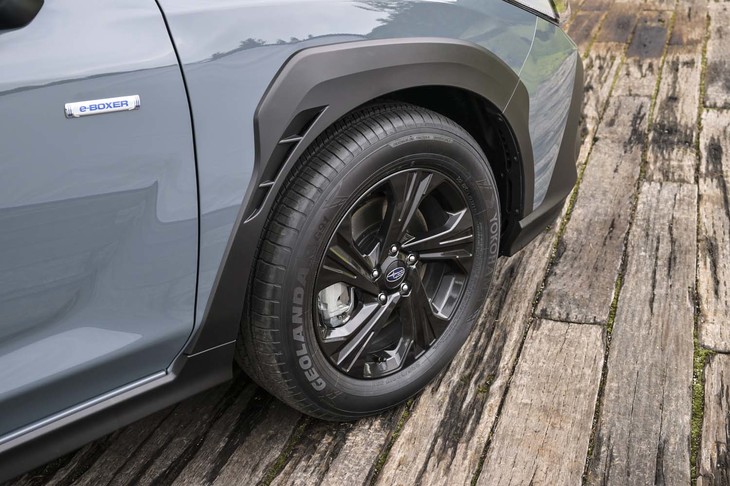 スバル・クロストレック（フロントホイール）