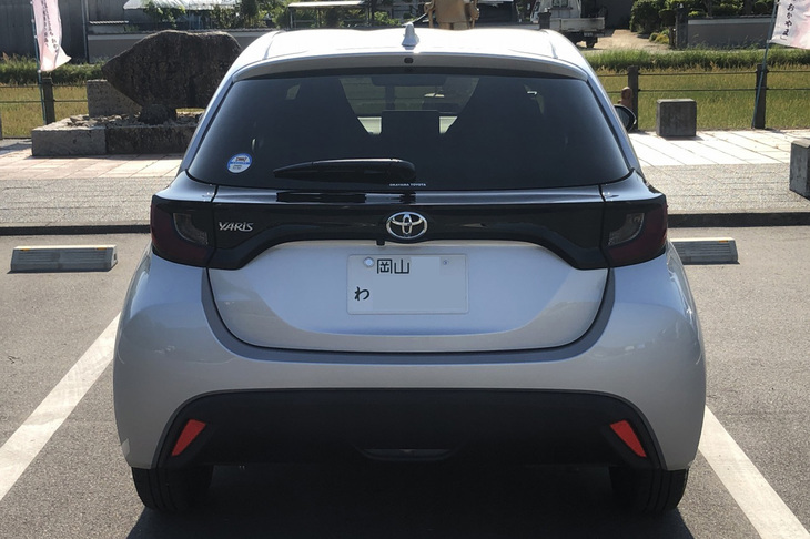 シルバーのボディーカラーはいささか地味だが、レンタカーの「ヤリス」はいいクルマだった。まぁ、レンタカー屋さんにすりゃ、コンパクトクラスはどれも同じ。カーマニアが一喜一憂しているとは思いもしないんだろうなぁ。