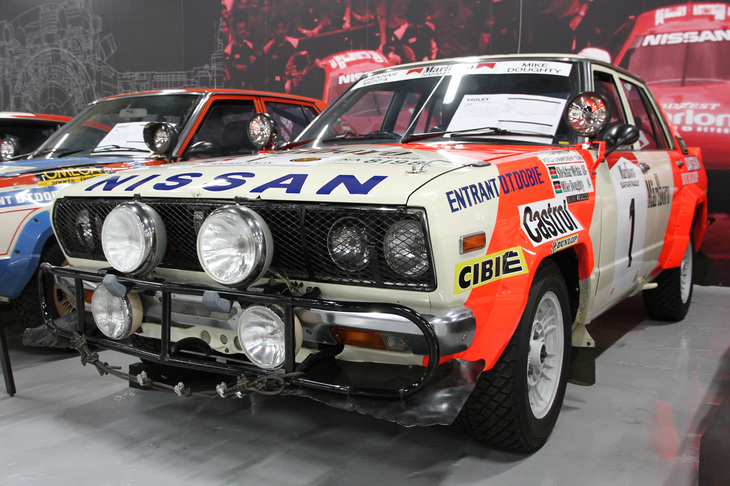 「ブルーバード」（510）や「フェアレディ240Z」の陰に隠れて語られる機会は少ないが、2代目「日産バイオレット」（PA10）は1979年から82年にかけてサファリラリーで4連覇という偉業を成し遂げている。これはその最終年度となる1982年の総合優勝車。230psを発生する直4 DOHC 16バルブ2リッターのLZ20B型エンジンを積んだグループ4仕様である。