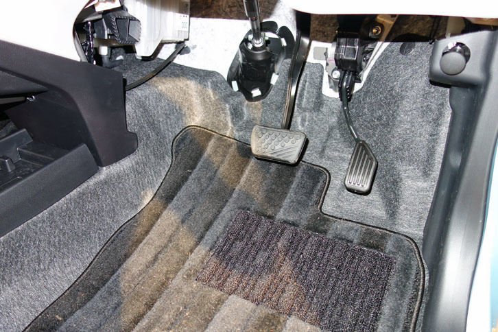 最適なドライビングポジションがとれるよう、ペダルのレイアウトも見直された。具体的には、従来型と比べてアクセルペダルが前方に12.7mm移動している。