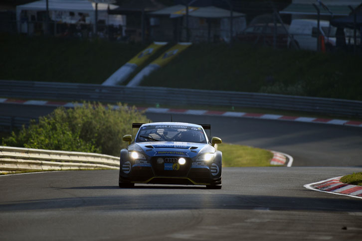 「レクサスRC」「スバルWRX STI」などの日本車勢を抑えて、激戦のSP3Tクラスを制したのは、LMSエンジニアリングの「アウディTT RS2」だった。圧倒的なタイムで予選を制しただけでなく、決勝でも安定した走りで首位をキープ。最後まで後続を寄せ付けることなく、総合24位でSP3Tクラスを制した。