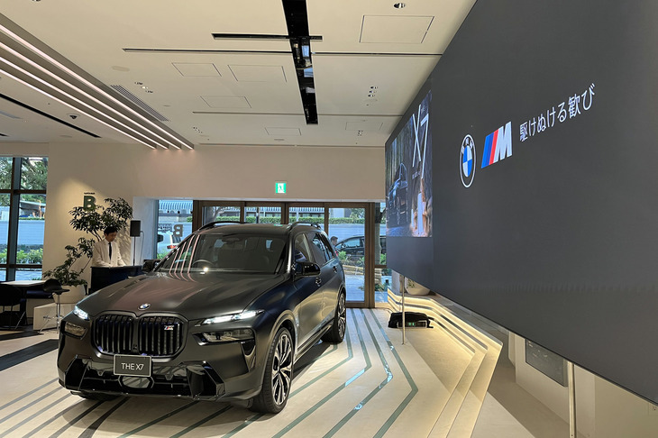 BMW X7ブラックアルファ（フロントビュー）