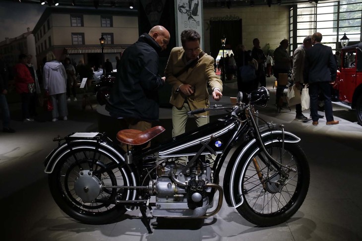 「BMW R32」（1924年）。1923年のベルリンモーターショーで発表されたBMWブランド初のモーターサイクル。