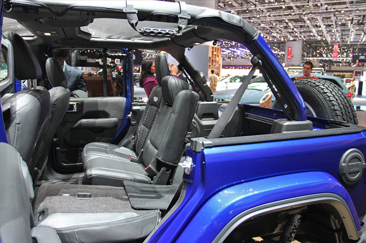 ジープ・ラングラー（リアシート）