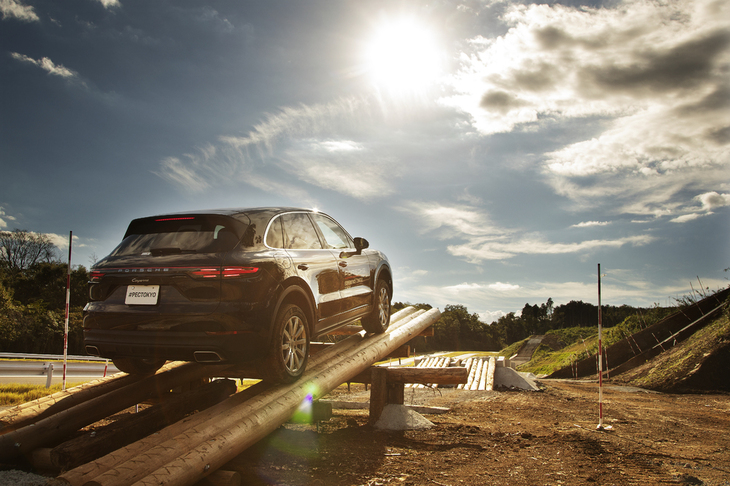 周回路なども充実しているが、施設内ではオフロード走行も体験できる。