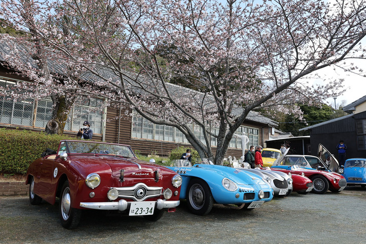 こちらはラテンのバルケッタ（オープンスポーツ）。左から「パナール・ディナ ユニオール」「DBパナール HBR」「ナルディ750S」「バンディーニ750S」「エルミニ1500」。