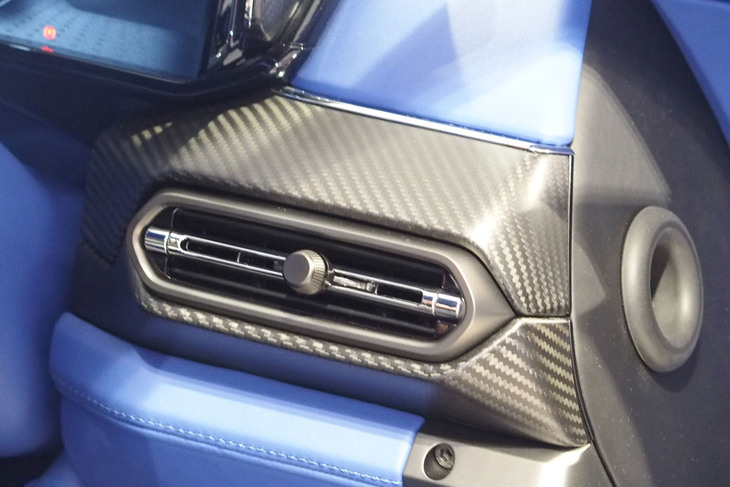 アストンマーティン・ヴァンキッシュ（エアコン吹き出し口）