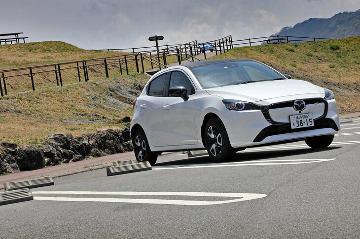 「BD」では11色のボディーカラーに3色のインパネカラー、3色のルーフカラー、6色のホイールキャップを用意。各色の組み合わせは、実に198通りにもなる。