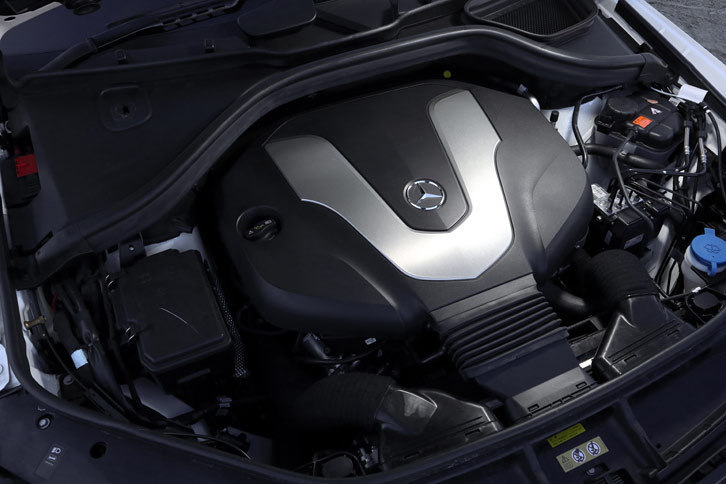 258psと63.2kgmを発生する3リッターV6ディーゼルターボユニット。JC08モード燃費は12.4km/リッター。