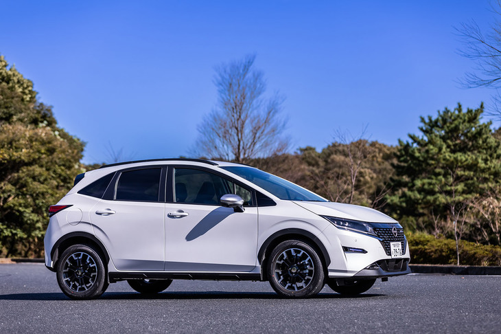 日産ノートAUTECHクロスオーバーFOUR
