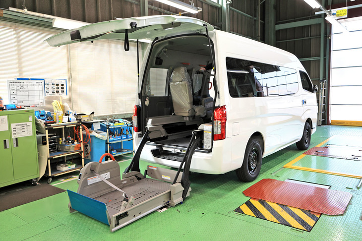 福祉車両や特装車の製作もオーテックの重要な業務のひとつ。意外なところでは、海外向けの高級ブランド、インフィニティの最上級モデル「リミテッド」シリーズなども、彼らが手がけている。