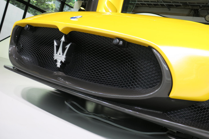 マセラティMC20（フロントグリル）