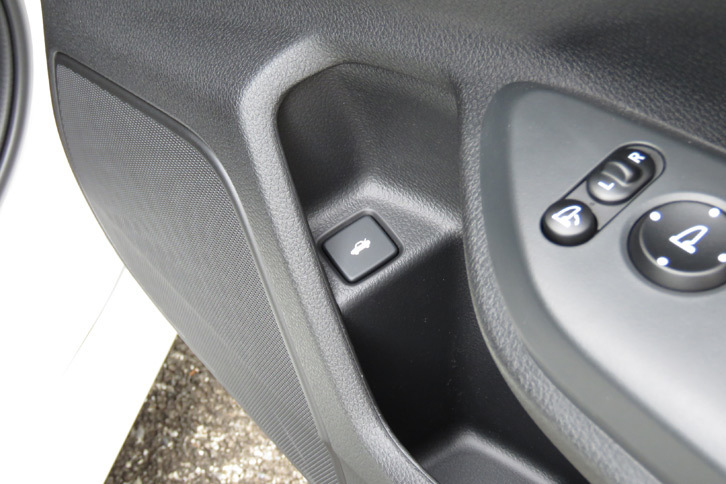 ホンダ・シビックセダン（トランクオープナー）