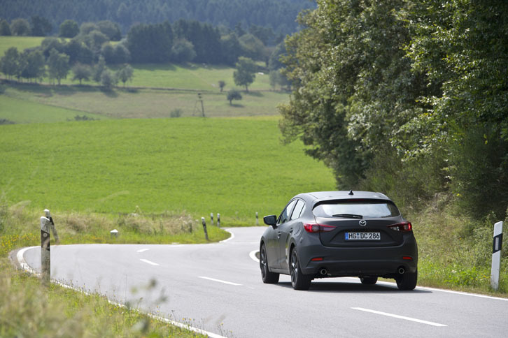 スカイアクティブXと次世代プラットフォームの組み合わせにより、マツダ車の走りには新たな魅力が加わるかもしれない。