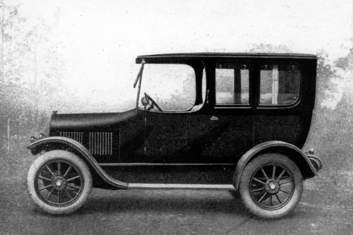 快進社自動車工場が製造したDAT号。橋本増次郎が興した快進社は、経営不振やそれに伴う他社との合併、戸畑鋳物の傘下入りなどといった紆余曲折を経て、今日の日産自動車に至る。