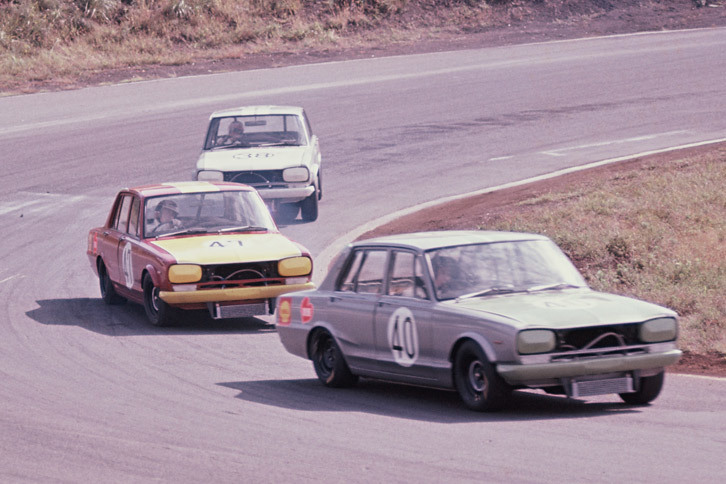 1969年の日本グランプリにて、富士スピードウェイを走る「スカイライン2000GT-R」。