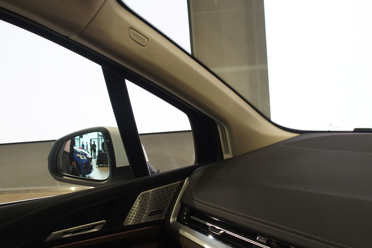 218iアクティブツアラー エクスクルーシブ（Aピラー）