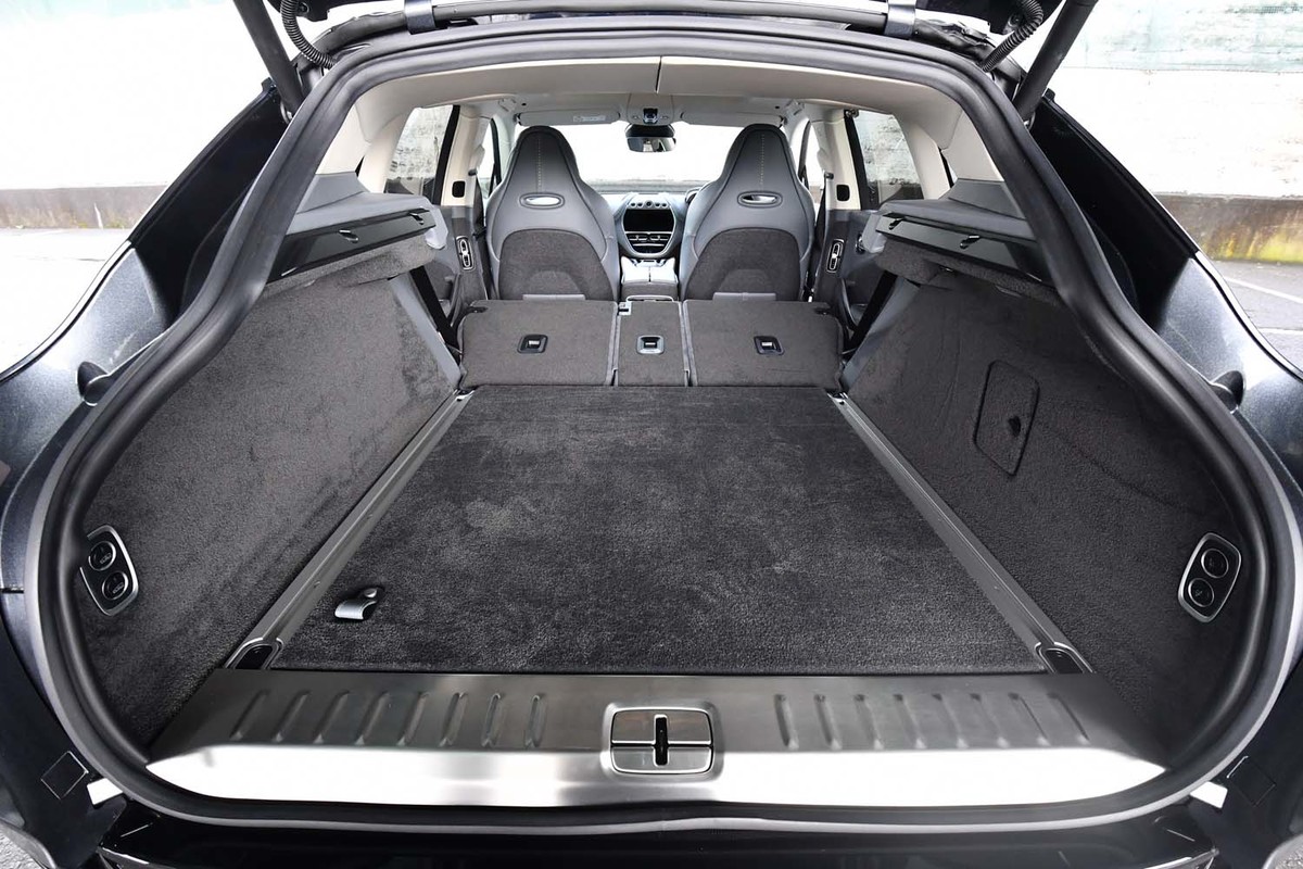 アストンマーティンdbx 4wd 9at 試乗記 血筋のよさは隠せない Webcg