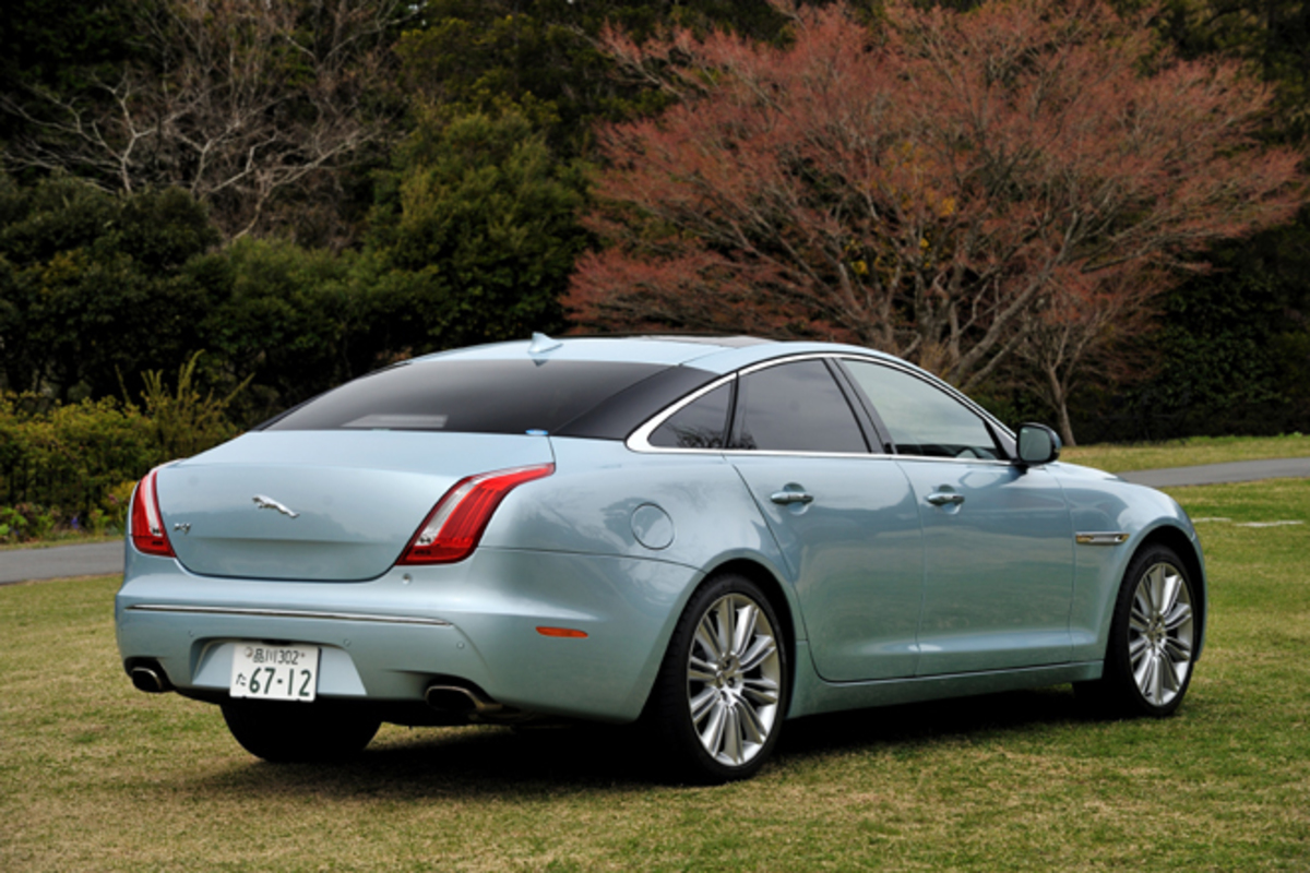 ジャガーXJ 2.0ラグジュアリー（FR/8AT）／XF 2.0プレミアム