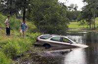 「マーキュリー・セーブル」
	1986年に「フォード・トーラス」のマーキュリー版として登場。セダンとステーションワゴンをラインナップしていた。映画で使われているのは、4代目のワゴン。2007年に5代目となったが、2009年に生産終了。