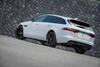 「スポーツブレイク」は、セダンの中間グレードにあたる「プレステージ」のみのモノグレード構成。パワーユニットはガソリンとディーゼルの2リッターターボがそれぞれ設定されるが、今回は前者をテストした。