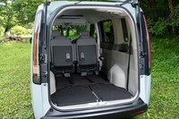 3列目シートを格納したうえで2列目シートを一番前にスライドしたところ。