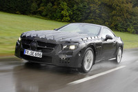 次期「メルセデスSL」の注目技術公開される