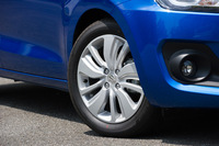 タイヤのサイズは185/55R16。「ブリヂストン・エコピアEP150」という銘柄は「RS」系のモデルと共通だが、クルマの特性に合わせてコンパウンドなどが変更されているという。