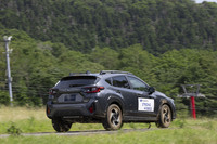 足まわりは「S：HEV」専用にチューニング。「e-BOXER」よりも揺さぶられ感を減少し、しなやかかつ安定した乗り心地を目指したという。