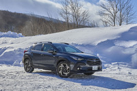 スバル初のストロングハイブリッド搭載モデル。本誌初の公道試乗となる今回は、S：HEVの雪上におけるポテンシャルを確かめます。（photo：田村孝介）