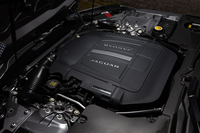 搭載されるエンジンは3リッターV6スーパーチャージャー付き。340psと45.9kgmを発生する。組み合わされるトランスミッションは8段AT。