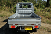 荷台の大きさは幅＝1410mm、長さ＝1940mm（フロア長は2030mm）。最大積載重量は350kgとなっている。