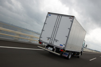 1959年にフルキャブオーバー型の小型トラックとして誕生した「いすゞ・エルフ」。これまでに世界約100カ国で販売され、累計生産台数は500万台を超えている。